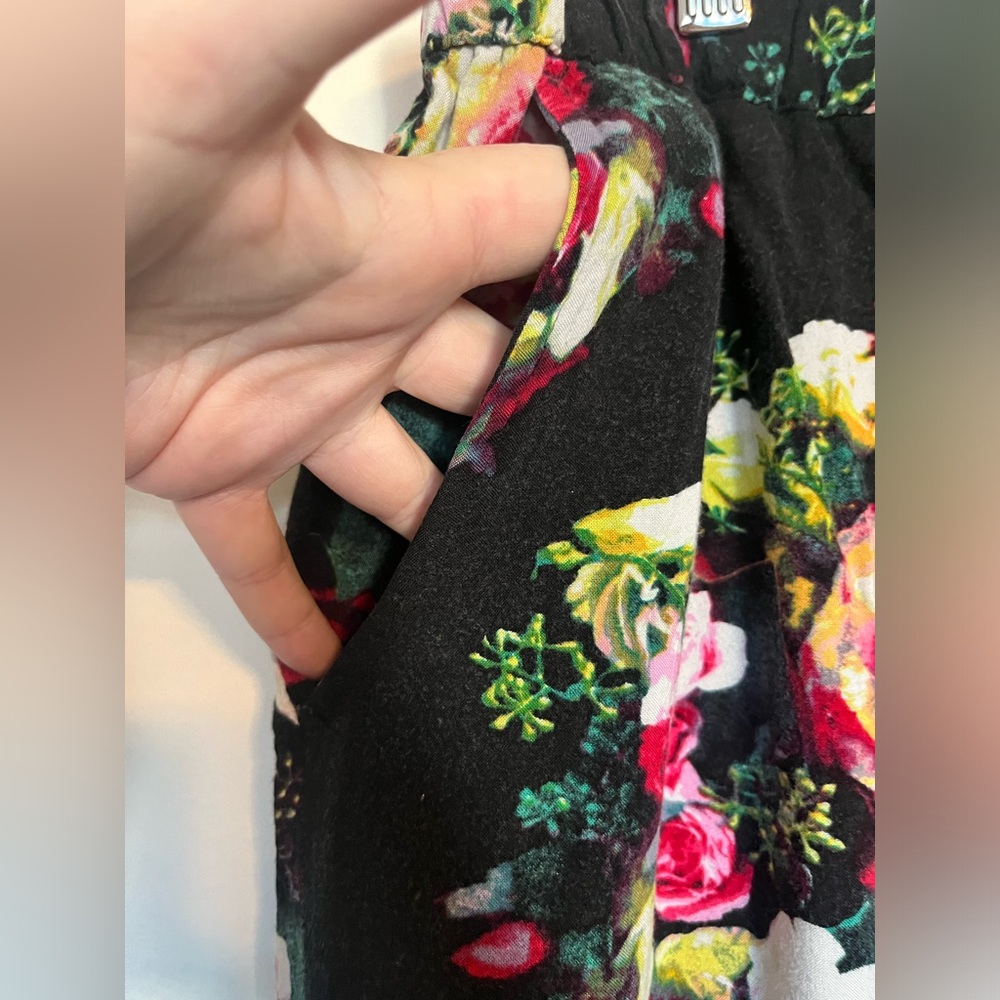 (3/$10) Merona floral wide leg pants - Picture 4 of 4